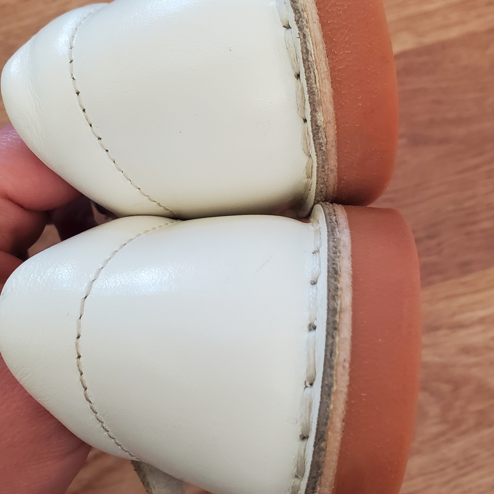 L'amour Size 9 White T-Strap Kids Dress Shoes with Floral Cutouts - Picture 12 of 12